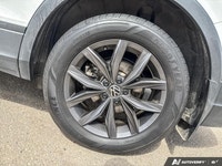 Power Liftgate, Wireless Charging, Adaptive Cruise Control, Climate Control, Heated Seats, Apple Car... (image 6)