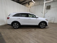 No Accidents, Locally Owned Vehicle, New Tires! Get behind the wheel of the 2019 Kia Sorento 3.3L EX... (image 7)