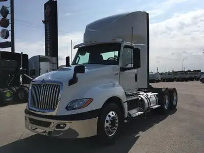 Stock #: V494003 Tandem Axle Day Cab Tractor, International A26 engine (450) HP, Eaton Fuller Ultra...