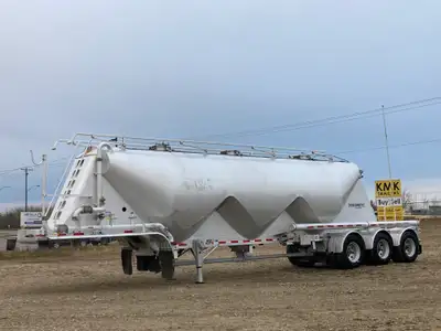 2011 MAC 1480 Cubic Ft Dry Bulk / Pneumatic Tank Trailer Tank capacity 1480 Cubic ft 90,000 lb GVWR...
