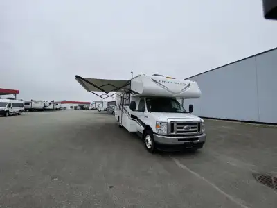 Coachmen Freelander Class C gas Motorhome 26DS highlights: Dual Slides Queen Bed J-lounge Dinette Tw...