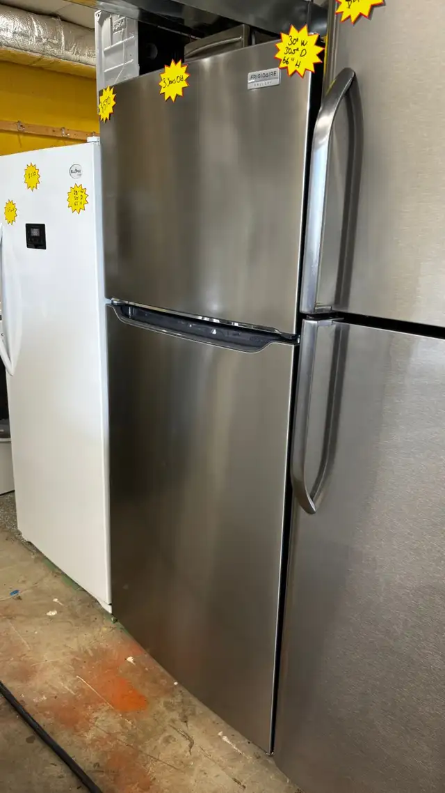 3 Years Old Frigidaire Refrigerator-30”- 30 Days Warranty-Tested in Refrigerators in Kitchener / Waterloo - Image 4