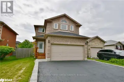 Bright and spacious professionally renovated 1 bedroom + 1 study in a lower legal duplex. Brand new...