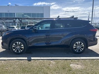 Welcome to Country Hills Volkswagen 2022 Toyota Highlander XLE AWD Our team of knowledgeable profess... (image 1)