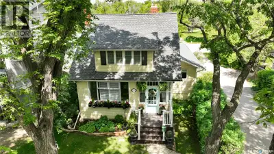 Welcome to 2718 Regina Avenue, a charming home in the heart of Old Lakeview. Nestled on one of the n...