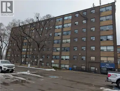 A Wonderful two bedroom apartment centrally located right next door to shopping and amenities. Unit...