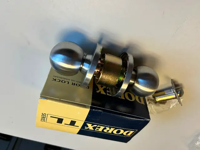 Poignée de porte en acier inox, satiné in Hardware, Nails & Screws in Drummondville - Image 3