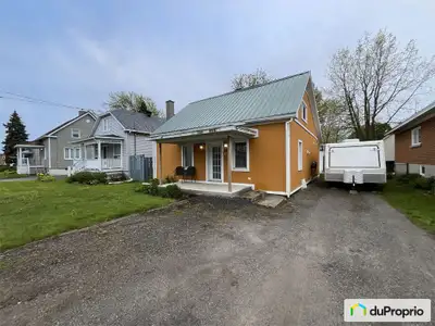 Jolie maison centenaire 1 étage et demi, toute rénovée au goût du jour, comprenant 2 chambres avec p...