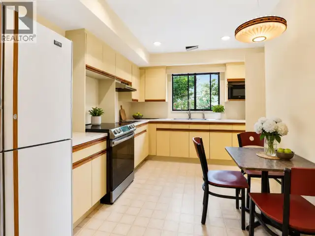 2940 DRESDEN WAY North Vancouver, British Columbia in Houses for Sale in North Shore - Image 24