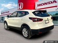 Ready for daily adventures? This 2023 Nissan Qashqai Sport Utility, in sleek White, is engineered fo... (image 3)