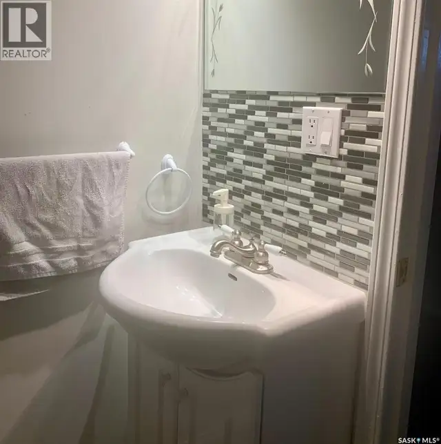 419 2nd AVENUE S Rockglen, Saskatchewan in Houses for Sale in Moose Jaw - Image 23