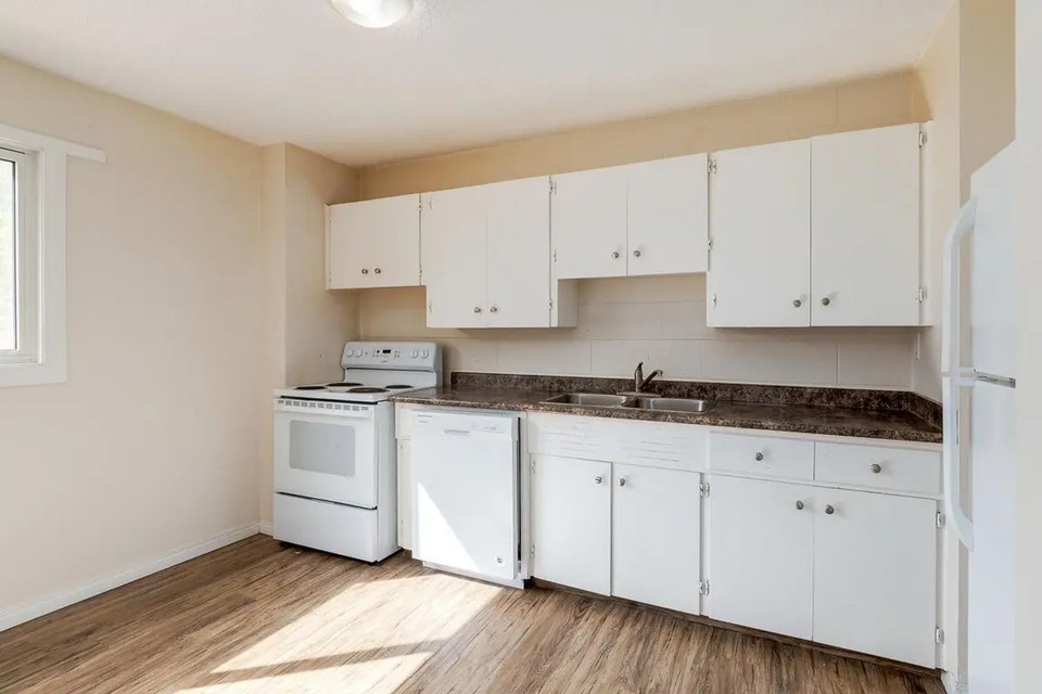 Apartments for Rent In Medicine Hat - Parkland Townhomes - House 2