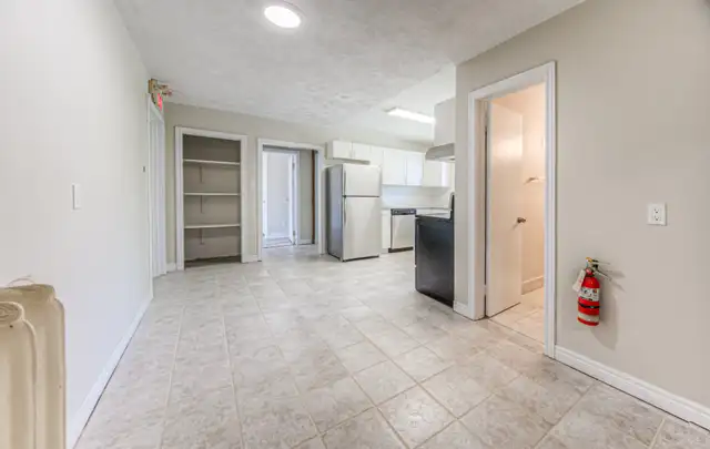 62 DORSET ST - 5 BEDROOM STUDENT UNIT AVAILABLE in Long Term Rentals in Kitchener / Waterloo - Image 13