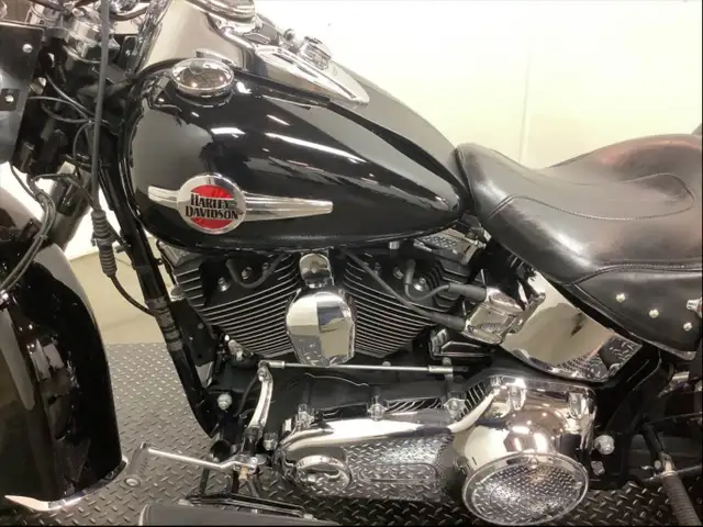 2016-Harley-Davidson FLSTC in103 in Heritage Softail Classic in Street, Cruisers & Choppers in City of Toronto - Image 8