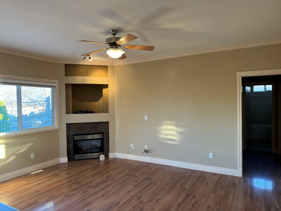 Spacious Upper Unit 5