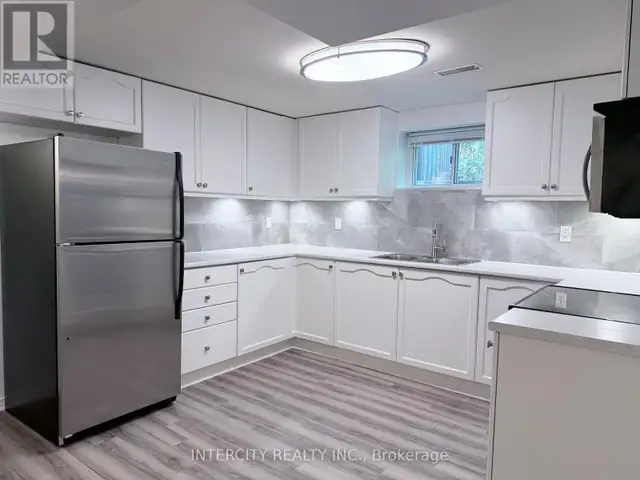 36 STRATHBURN BOULEVARD Toronto (Humberlea-Pelmo Park), Ontario in Long Term Rentals in City of Toronto - Image 8