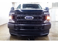 **ACCIDENT FREE - MECHANICALLY CERTIFIED** 62,186 KM This 2021 Ford F-350 4x4 Crew Cab XL Deck is po... (image 3)