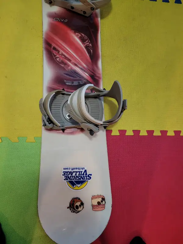 ROSSIGNOL Diva Snowboard 155 cm with Lamar bindings (large) in Other in Calgary - Image 4