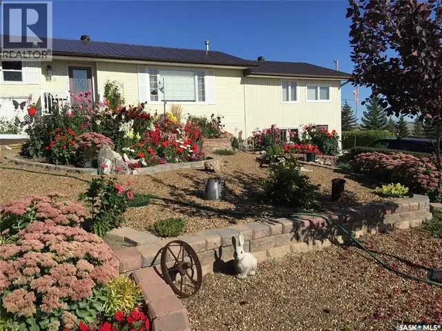 419 2nd AVENUE S Rockglen, Saskatchewan in Houses for Sale in Moose Jaw - Image 2
