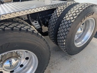 WOW!!! 2002 Kenworth W900B Heavy Spec Tandem with Signature 600! Huge work orders completed in our f... (image 8)