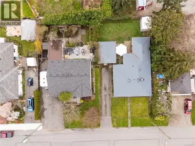 An outstanding opportunity to secure a townhome development site in Saanich, with a development perm...