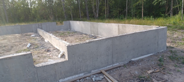 Gradebeams, land retaining walls, pads and driveways in Brick, Masonry & Concrete in Edmonton