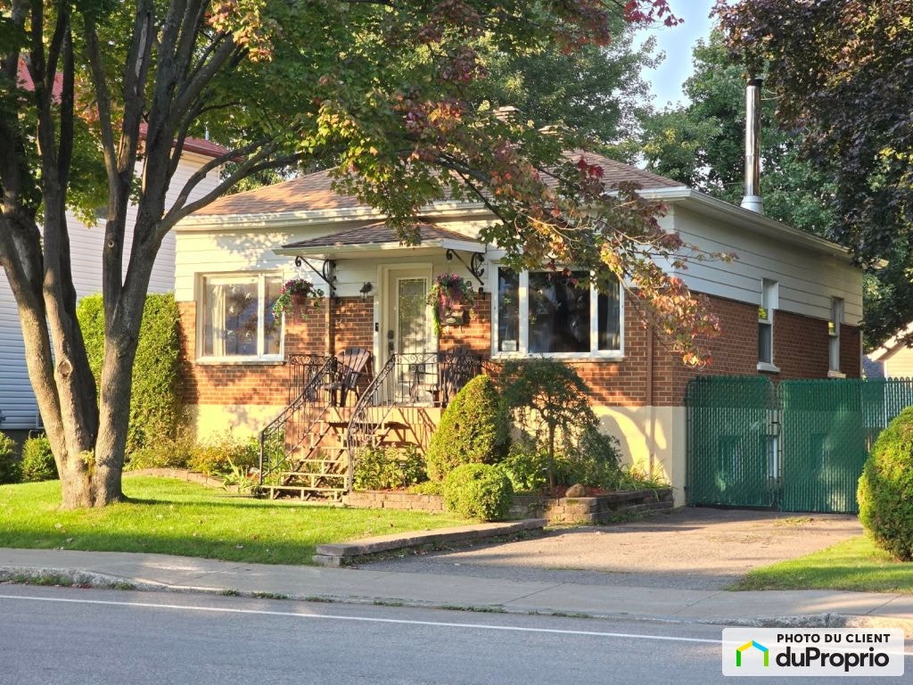$849,000 - Bungalow for sale in Ste-Foy — photo 1