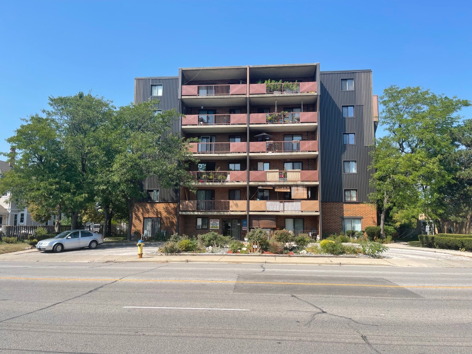 One Bedroom Apartment Christina Street Close to Downtown Long