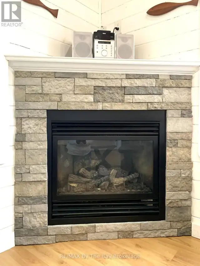 11 CABIN CRESCENT Wasaga Beach, Ontario in Houses for Sale in Oakville / Halton Region - Image 11