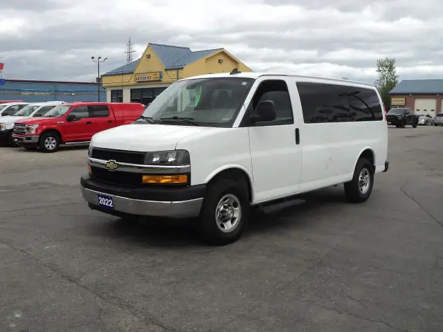 2022 Chevrolet Express 2500 LT RWD 6.6L8cylGas 12Passenger 135"W in Cars & Trucks in Brantford - Image 3