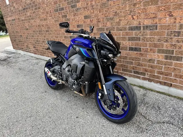 2024 Yamaha MT-10 **ONE OWNER** **RACEFIT PIPE** in Street, Cruisers & Choppers in Markham / York Region - Image 4