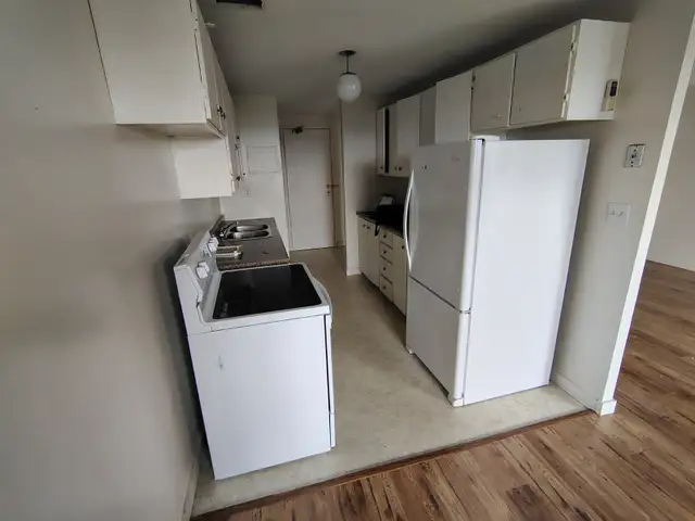 Bonik Tower- Large 2 bedroom Unit- New Sudbury off Lasalle!63436971260675122