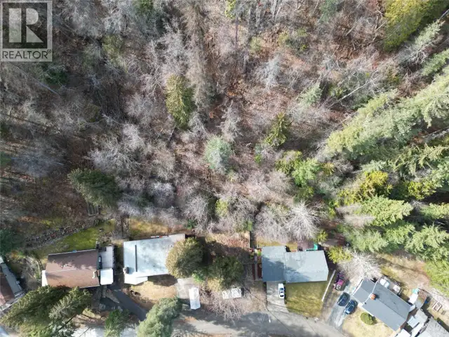 800 LYNNWOOD Crescent Castlegar, British Columbia in Land for Sale in Nelson - Image 7