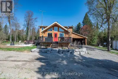 Your oasis of dreams awaits your arrival. A hot tub for those star gazing nights, a huge shop for th...