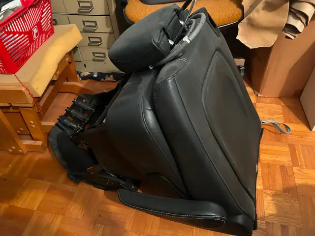 Siège électrique Pacifica 2022 in Other Parts & Accessories in Drummondville - Image 4