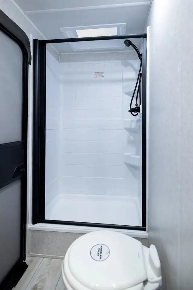 2026 Forest River EASTY TO WEST DELLA TERRA 275BH BUNKS BUNK MOD in Travel Trailers & Campers in Regina - Image 12