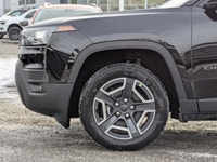 This Jeep Cherokee has a strong Intercooled Turbo Gas/Electric I-4 1.6 L/98 engine powering this Var... (image 8)