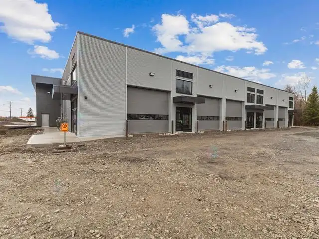555 Rue de Vernon, #5 Gatineau (Aylmer), Quebec in Commercial & Office Space for Rent in Gatineau - Image 2