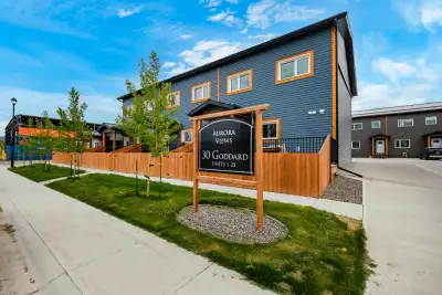 VALUE! VALUE! VALUE! Welcome to this beautiful and like new SPK Townhome! Boasting 3 Bedrooms and 2....
