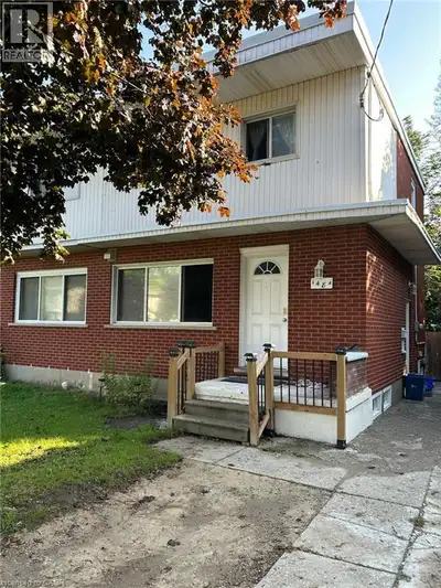 Great Investment Opportunity Freehold Townhouse in Central Waterloo. This Property has 4 bedrooms an...