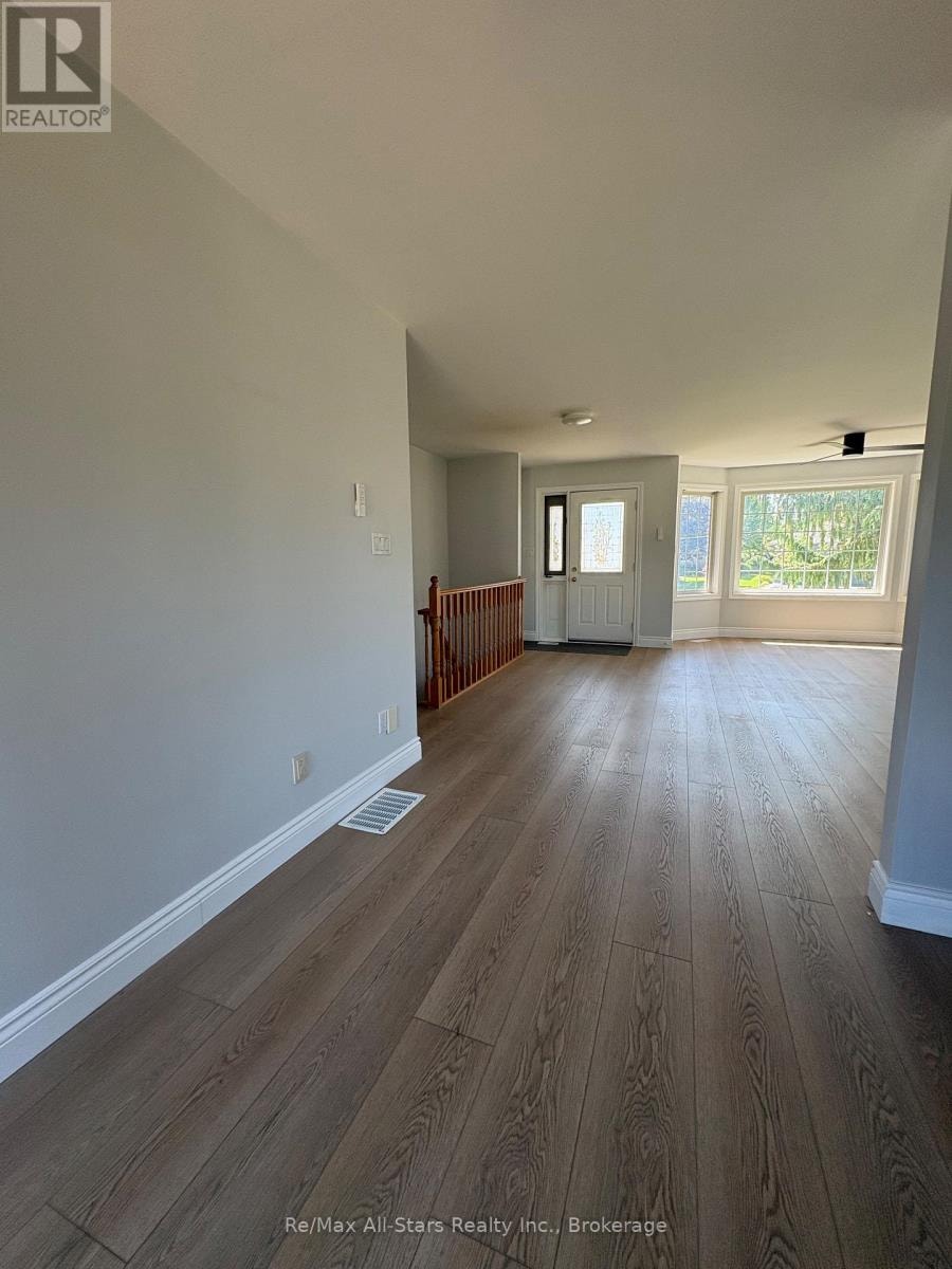 8 WHITNEY COURT Kawartha Lakes (Lindsay), Ontario 5