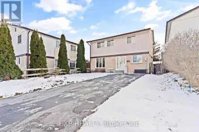 21 HAMLET COURT Brampton (Central Park), Ontario