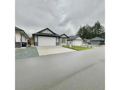 Welcome to your perfect life in Hope. One of the the last remaining Homes in the serene and prestigi...