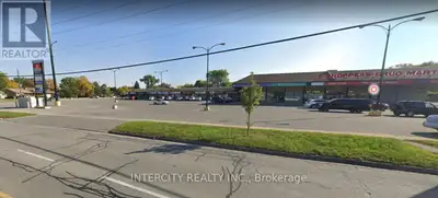 Large open concept unit ** Multi Purpose ** High Traffic & Well-Maintained Plaza ** Excellent Street...