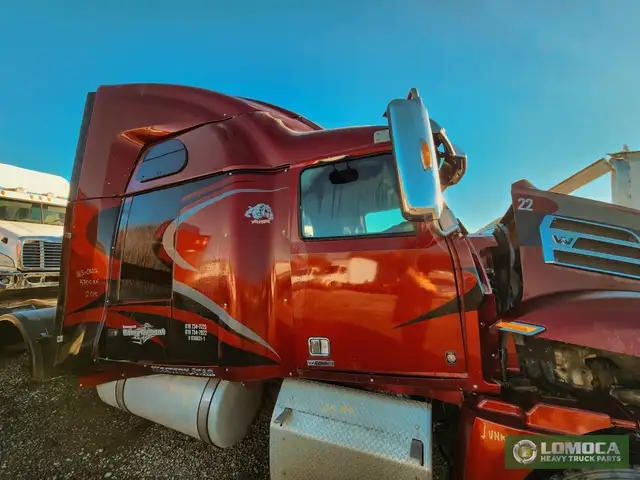 2019 Western Star 5700 Cab For Parts - Stock #: WS-0802-18 in Heavy Equipment Parts & Accessories in Hamilton - Image 2