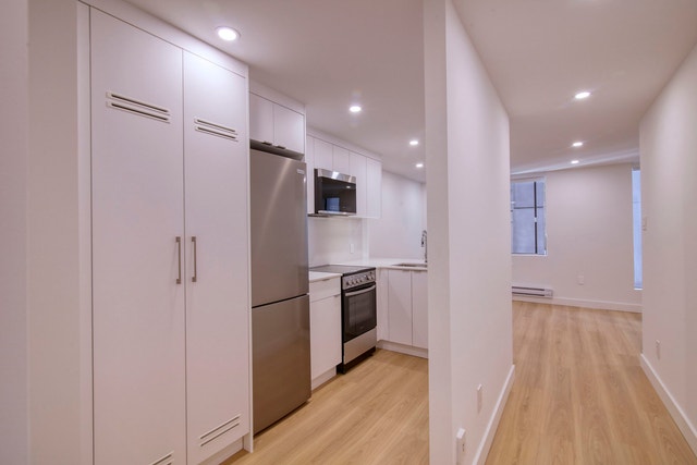 2285 Saint-Mathieu Street — photo 2