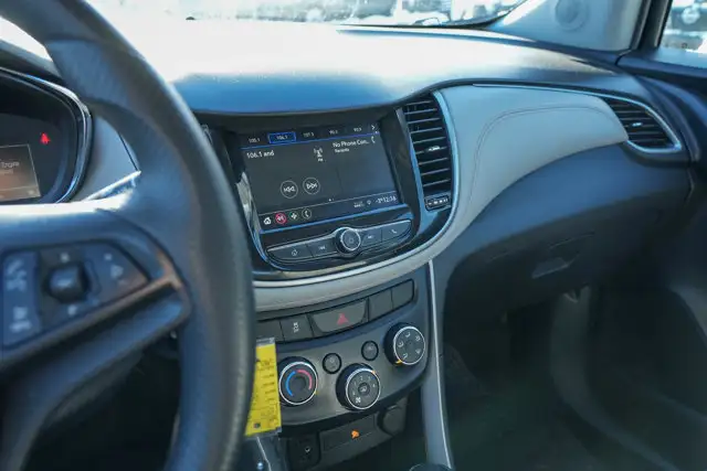 2021 Chevrolet Trax LS | Rear-View Camera | Carplay | No in Cars & Trucks in Calgary - Image 17