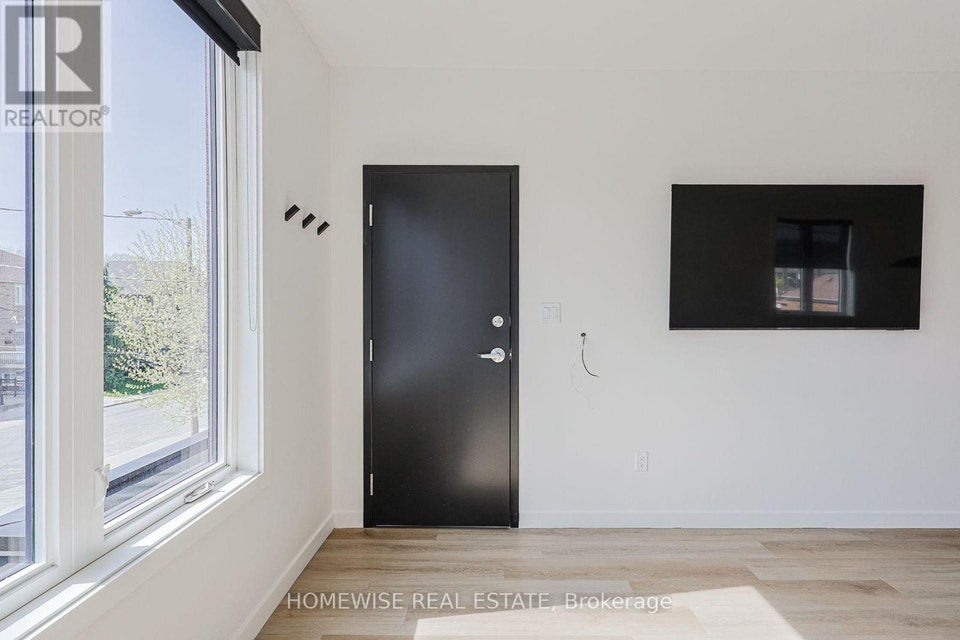 3 - 159 LOCKSLEY AVENUE Toronto (Briar Hill-Belgravia), Ontario 4