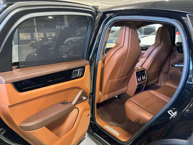 2023 Porsche Cayenne Turbo|AWD|NO LUX TAX|TRUFFLEBROWNSEATS|PREM in Cars & Trucks in City of Toronto - Image 7