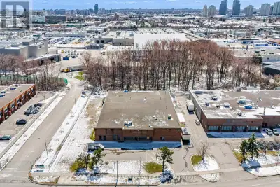 Freestanding building situated on a rare corner lot along a high-traffic corridor in central Scarbor...